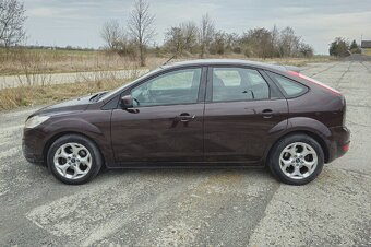 Ford Focus 1.6i 74kw hatchback FL - 8