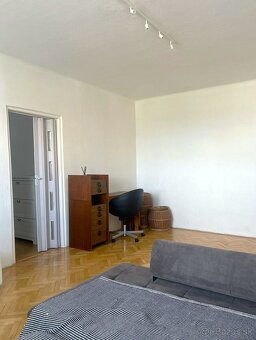Predám 2i byt v úplnom centre NR s krásnym výhľadom - 8