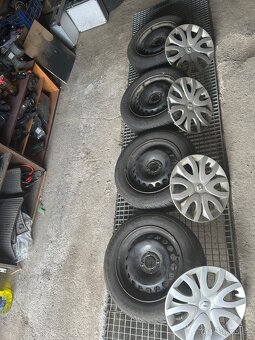 185/65 R15 + zimne pneumatiky + puklice - 8