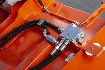 Sypač, posypač, rozmetadlo, samonakladací rám, traktor - 8