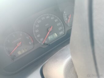 Volvo V40 1.9 TD 66kw r.1999 - Nová STK / EK - 8