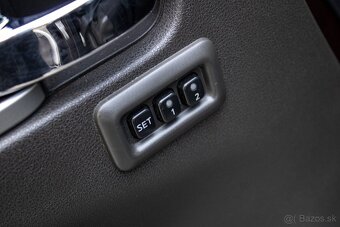 Nissan Pathfinder 3.0 V6 LE A/T - 8