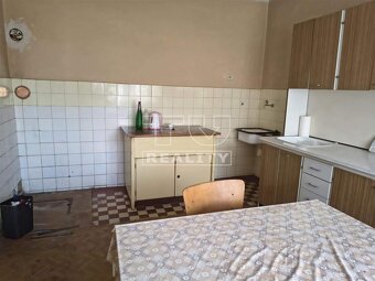 Rodinný dom s veľkým pozemkom – Beluša, Slatinská ulica - 8