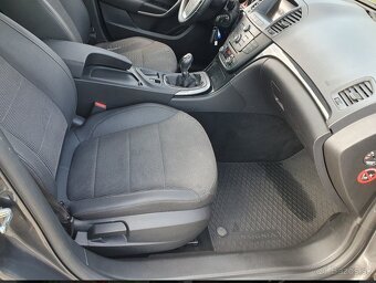 Opel Insignia Sports Tourer SW - 8
