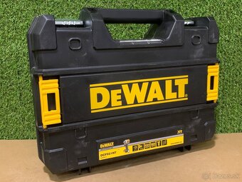 DeWALT DCF921NT Aku rázový uťahovák 1/2" (18V/406Nm/bez aku - 8