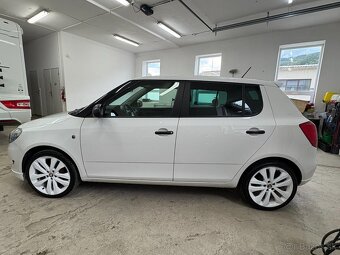 Škoda Fabia TSi PLNÁ SERVISKA 1.MAJITEL KLIMA 17 LITÁ KOLA - 8