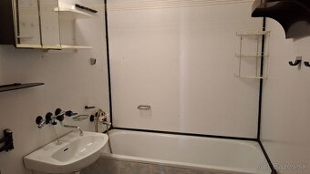 Predám 3-izbový byt - Komenského - 8