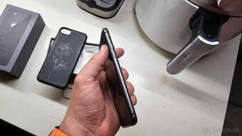 Apple iPhone 8 64GB - nová batéria - 8