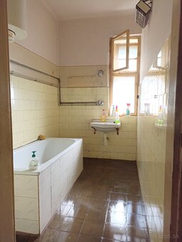 Veľký 3 izbový byt na Ulici M.R.Štefánika, Levice - 8