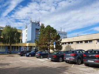 Prenájom kancelárskych a prevádzkových priestorov s parkovan - 8