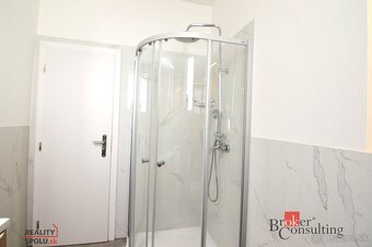 Rodinný dom s veľkým pozemkom v centre na prenájom - 8