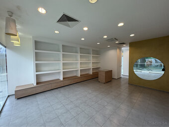 Prenájom obchodných priestorov od 24 m² v OD Saratov II v me - 8