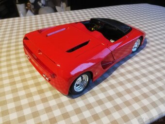 1:18 FERRARI Mythos - 8