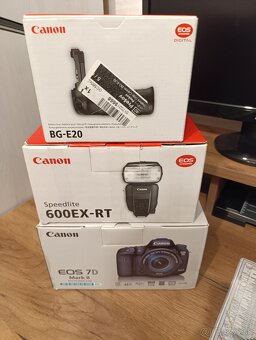Canon EOS 7D Mark II - 8