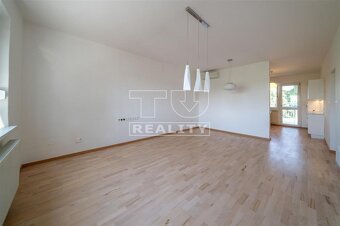 Na predaj zrekonštruovaný 5-izbový rodinný dom v tichej... - 8