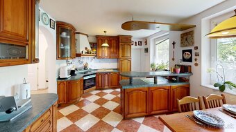 Výnimočný 6-izbový rodinný dom na pozemku 2 200 m² s veľkou - 8