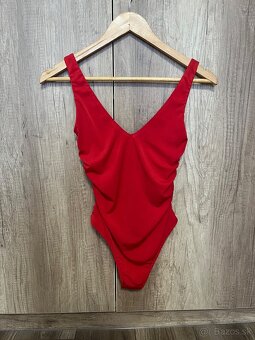 Krásne červené dámske bodyčko - 8