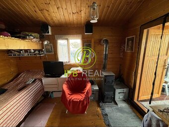 Upravená záhrada s chatou na Žabom majeri - 8