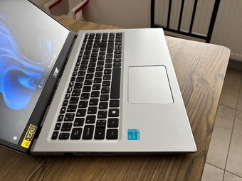 /15.6"/Acer/Notebook/4GB RAM DDR5/128GB NVMe SSD/Intel HD2G - 8