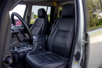 Land Rover Discovery   HSE + Convenience Pack - 8