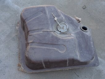 FORD SIERRA náhradné diely - 8