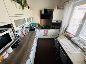 Na predaj pekný 3 izbový byt po rekonšt.aj so zariadením BR - 8