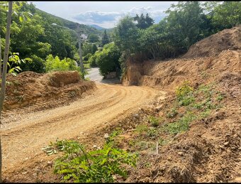 EXLUZÍVNY pozemok so stavebným povolením v obci Prašník - 8