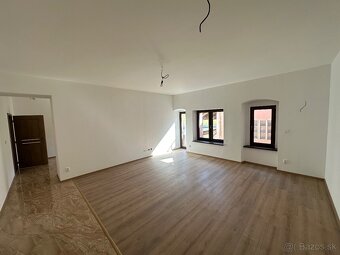 Prenajmem piestor/kanceláriu - 8