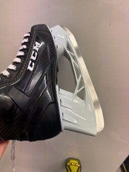 brusle CCM 9355  vel. 42/7 D - 8