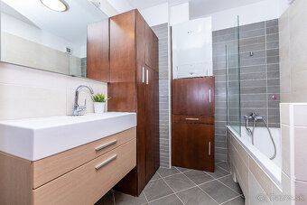 PRENÁJOM-3-IZBOVÝ BYT 90 m², PO RENOVÁCII ,PETRŽALKA, HÁJE - 8