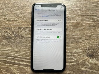 Apple iPhone XR 64 Gb - 8
