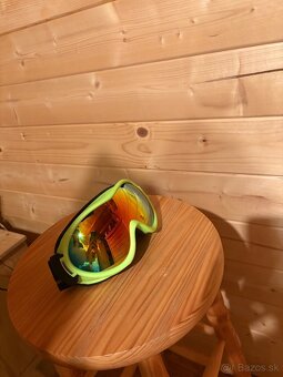 Lyžiarska prilba a okuliare - 8