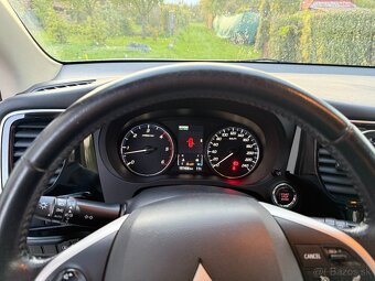 Mitsubishi Outlander - 8