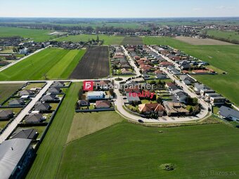 Nehnuteľnosť Kútniky - Na predaj stavebný pozemok o rozlohe  - 8