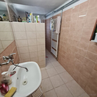 ZREKONŠTRUOVANÝ 4 IZBOVÝ DOM 2 KÚPEĽNE ZA VYNIKAJÚCU CENU ZÁ - 8