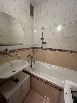 Na predaj 3 izbový byt v Brezne 71m2,centrum,park, - 8