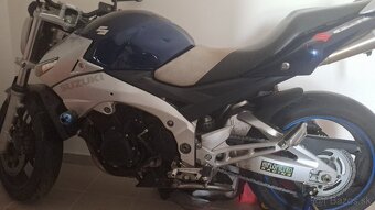 Suzuki GSR 600 - 8