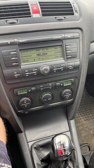 Škoda octavia II 2.0 TDi nepojazdné - 8