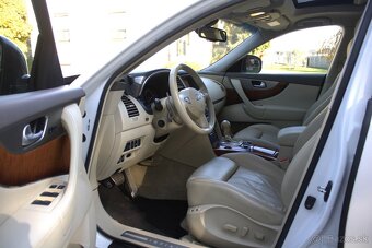 Infiniti QX70 3.0D Premium 175kw AT7 TOP stav - 8