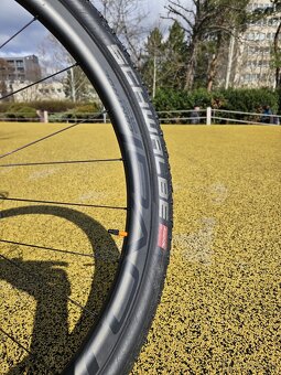 ultra lahky Scott scale RC 900 sl 8.3kg s pedalmi - 8
