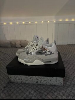 Jordan 4 - 8