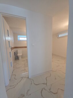 NA PREDAJ 2 IZBOVÝ BYT S PARKOVANÍM BRATISLAVA - 8