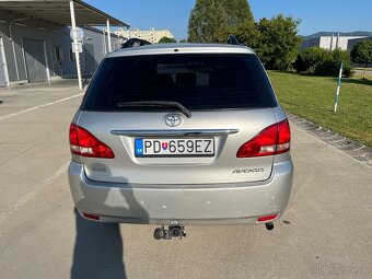 Toyota Avensis Verso 2,0 TD - 8