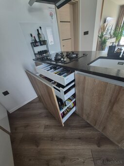 Kuchynská linka + spotrebiče - 8