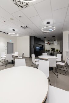 Prenájom nových, kompletne zariadených kancelárii priamo pri - 8
