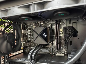 Ryzen 7 7800X3D\32GB\RX 7900GRE\SSD\850W Zdroj - 8