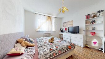 Dva domy za cenu jedného na pozemku o rozlohe 557 m2 s garáž - 8