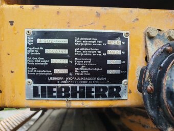 Liebherr A902 - 8