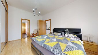 Priestranný 4-izbový byt s vysokými stropmi, vlastnou záhrad - 8