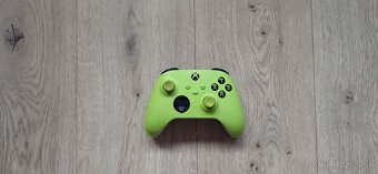 Predám xbox series s/x ovládač 
( edícia Electric Volt) - 8